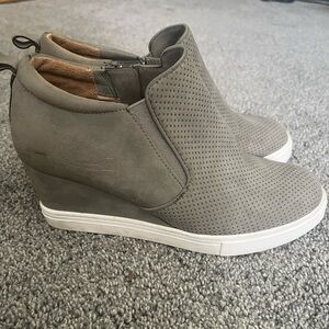 Wedge sneakers